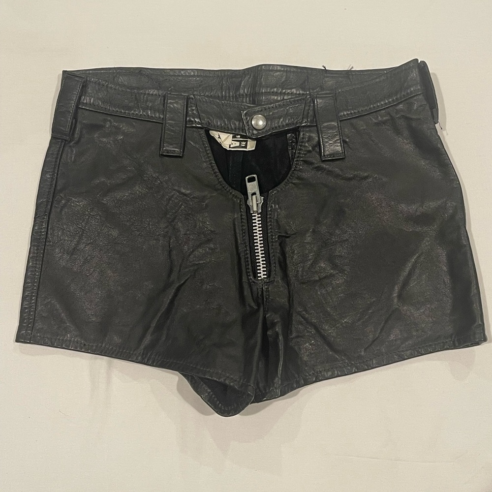 Men Genuine Leather Shorts Size: 30.
